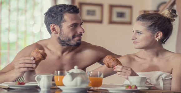 London dobija restoran s golišavim konobarima i gostima