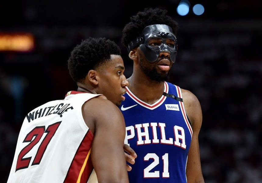 Maskirani Embid i petočlana družina srušili Majami!