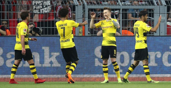 BL: Navijači "podviknuli", Dortmund razbio Bajer!