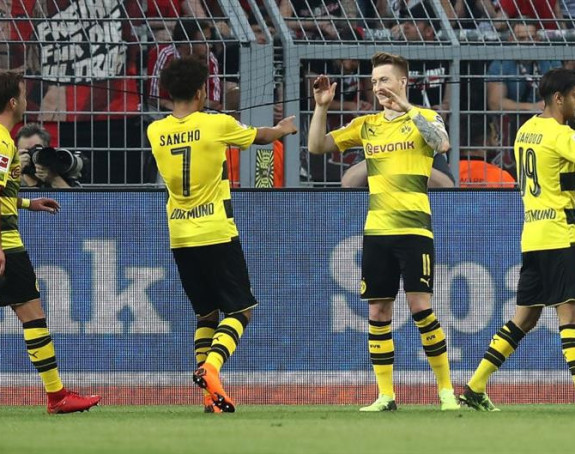 BL: Navijači "podviknuli", Dortmund razbio Bajer!