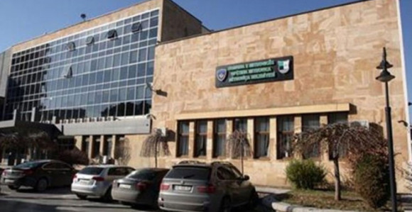 Urušio se hotel: Zarobljen radnik