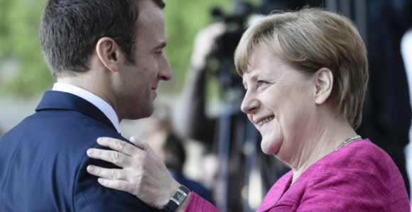 Merkel: Moramo pomoći Makronu