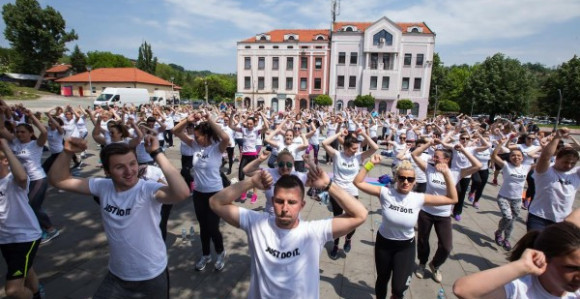 Preko 200 Tuzlaka vježbalo na Trgu Slobode