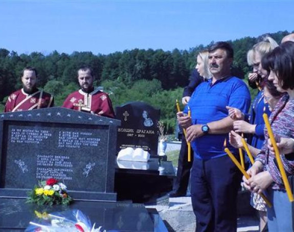Služen parastos za 12 beba