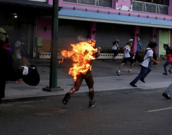 Zapaljen vladin simpatizer   