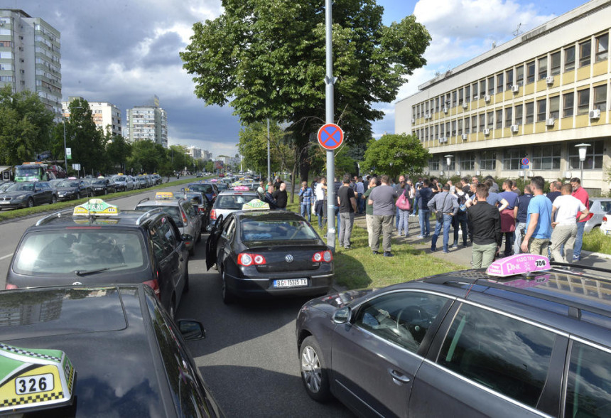 Taksisti kreću u protestnu vožnju