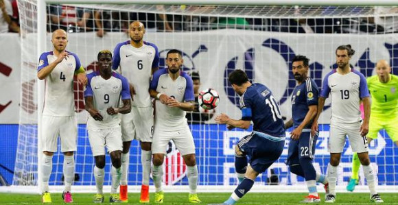 Video: Mesi magijom u istoriju Argentine!