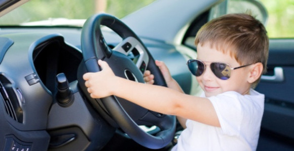 Dvojica dječaka umrla u autu od vrućine!