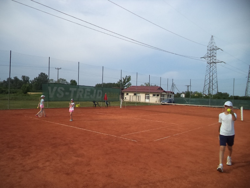 Sve popularniji tenis u Srpcu
