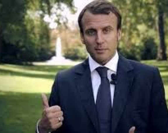 Критике Макрону због базена