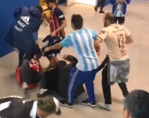 Video: Bijesni Argentinci tukli Hrvate na stadionu!