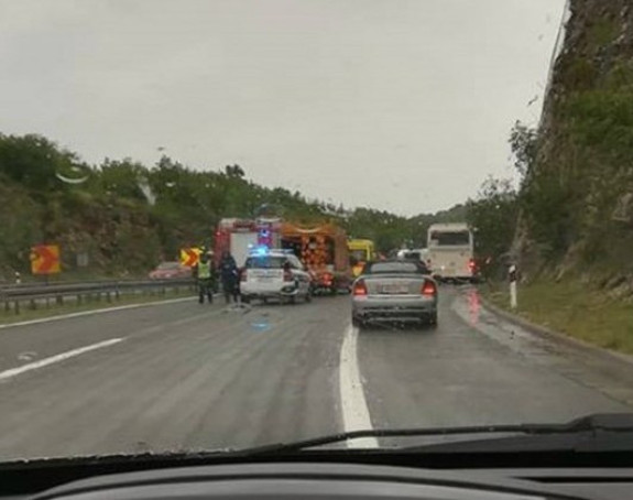 Sletio kombi pun migranata
