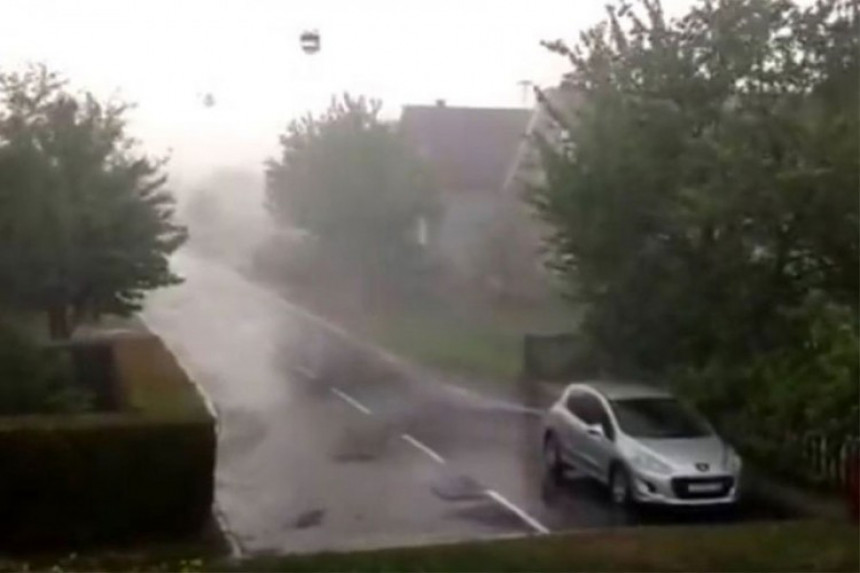 Oluja s gradom stigla u Hrvatsku