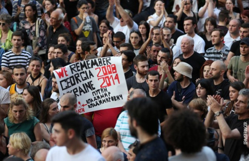 Масовни протест у центру Тбилисија