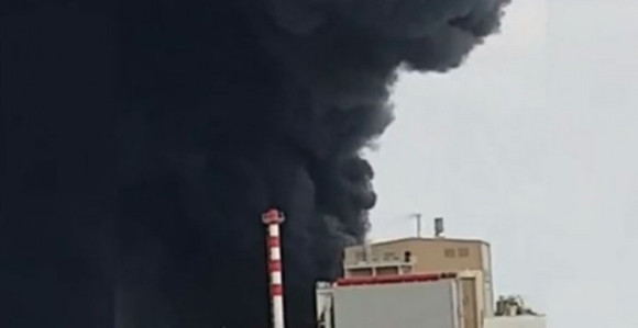Gori postrojenje "Zagrebpetrola"  