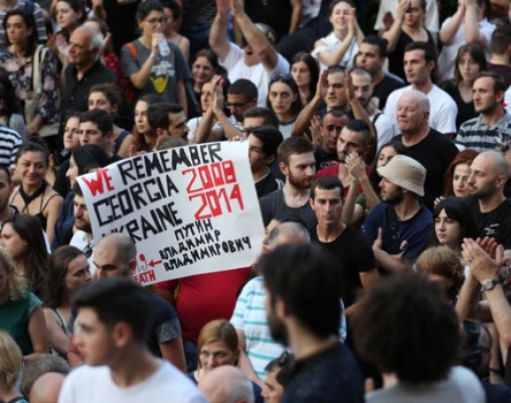 Масовни протест у центру Тбилисија