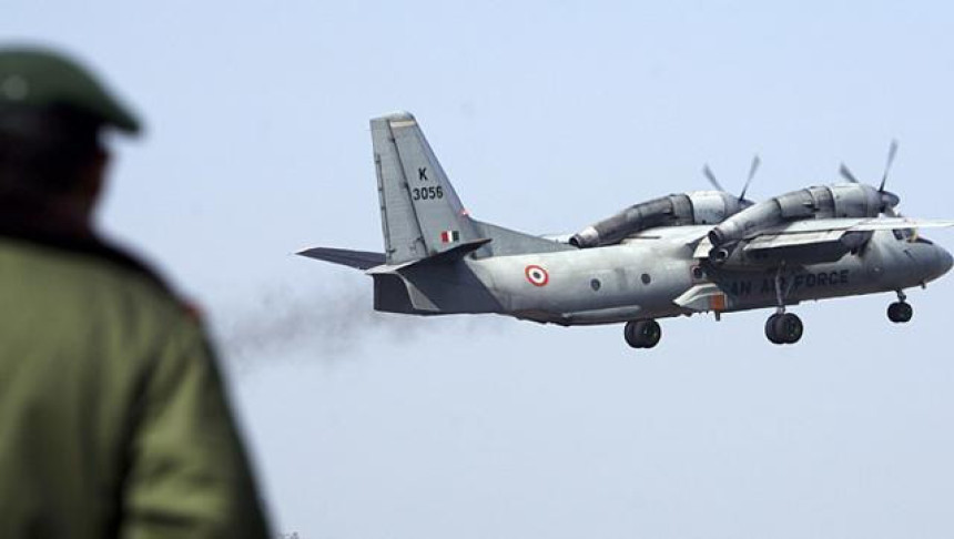 Nestao vojni avion sa najmanje 20 ljudi