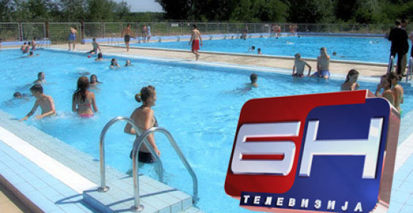 Nedjeljno popodne na bazenima u Derventi