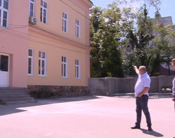 Bijeljina: I direktor se popeo na skelu!