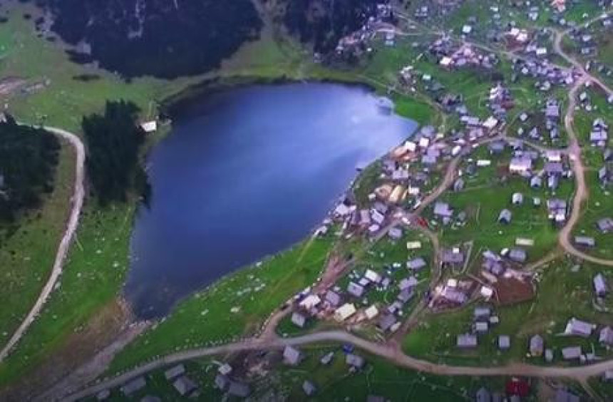 Mladić nestao u prevrtanju čamca 