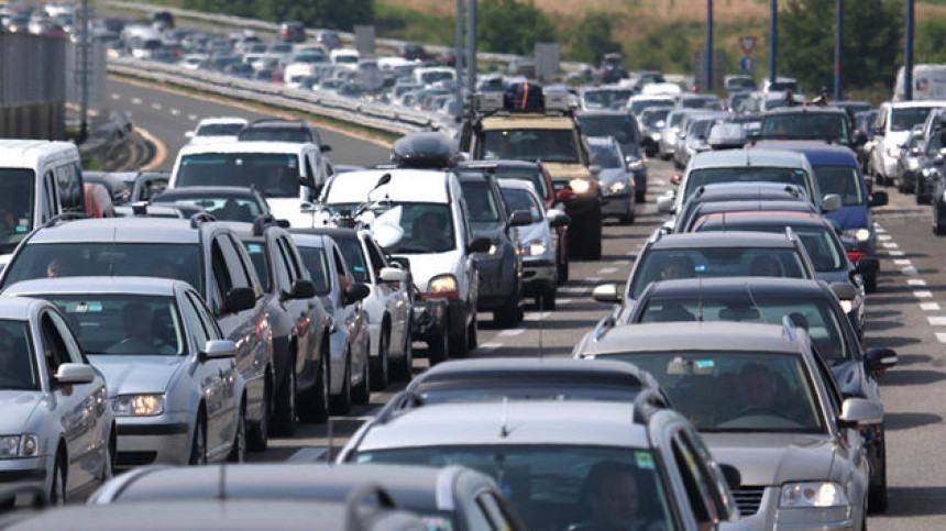 Колоне према Сплиту 25 км 