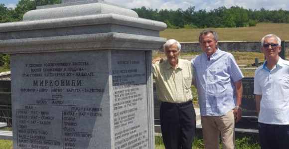 Споменик славним прецима