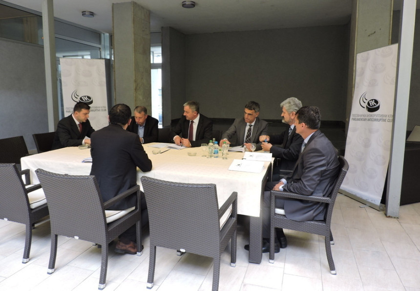 Koliko je uradio poslanički klub?