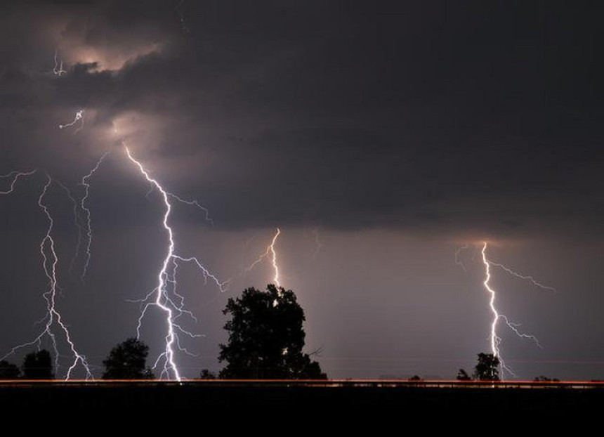 Stradao od udara groma u Tešnju