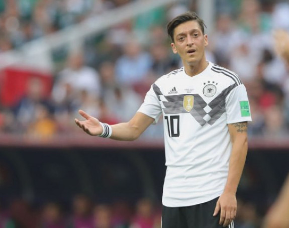 Rasizam "pobedio" - Ezil zauvek skinuo dres Nemačke!