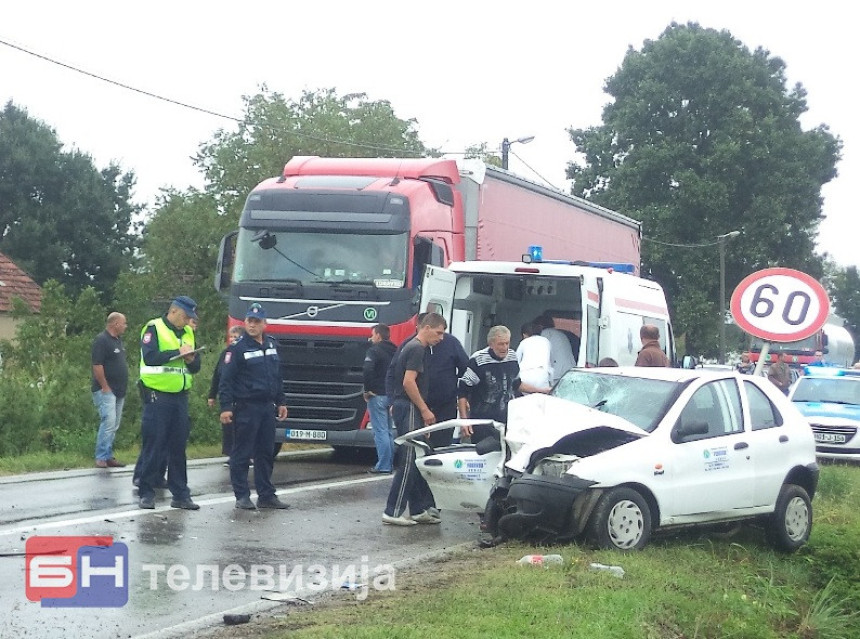 Један младић погинуо, други тешко повријеђен