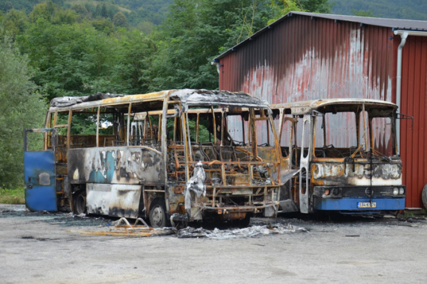 Srebrenica: Grom spalio dva autobusa