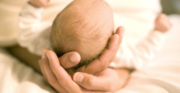 Porodila se u toaletu, pa bacila bebu u rijeku