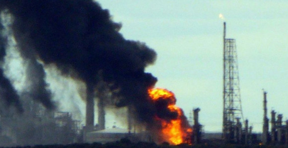 Куља црни дим, спашени радници