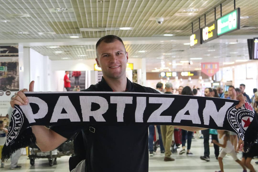 Parahovski stigao u Beograd!