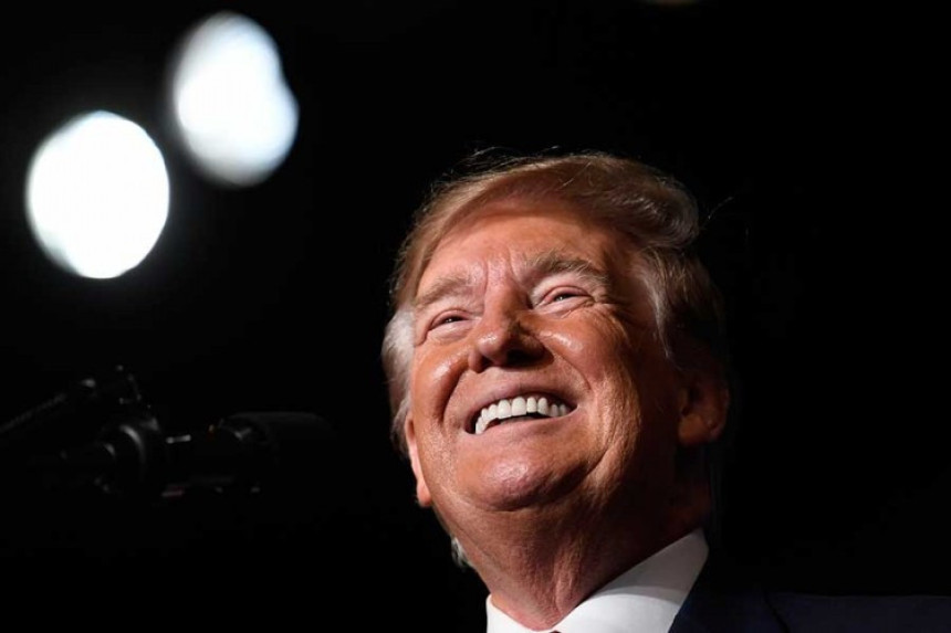 Расте економија, али ипак слаба подршка Трампу