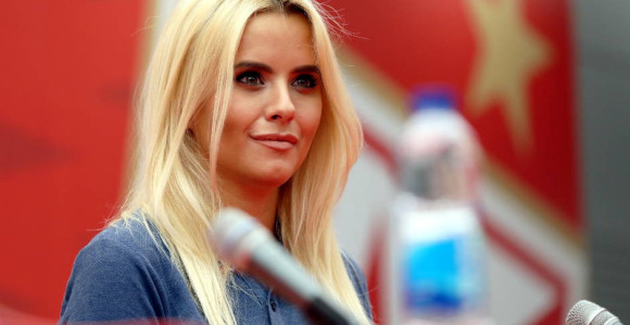 Portparolka Crvene zvezde pogođena flašom!