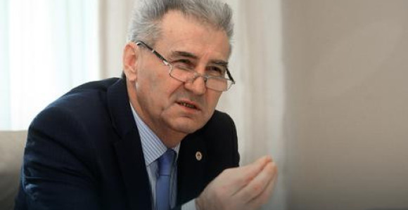 Ministar kupuje novi automobil