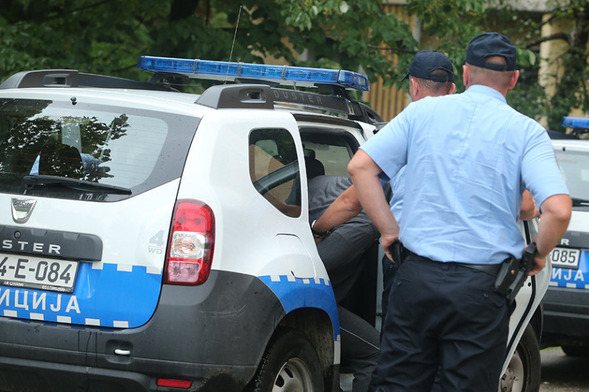 U sudaru tri lica povrijeđena