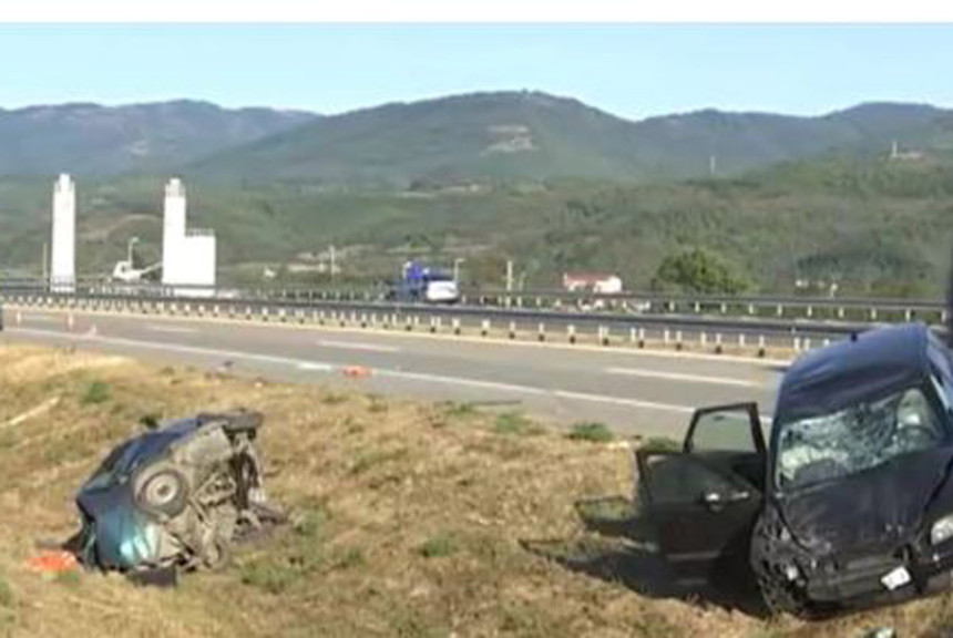 Otišli da kupe automobil, pa doživjeli udes  