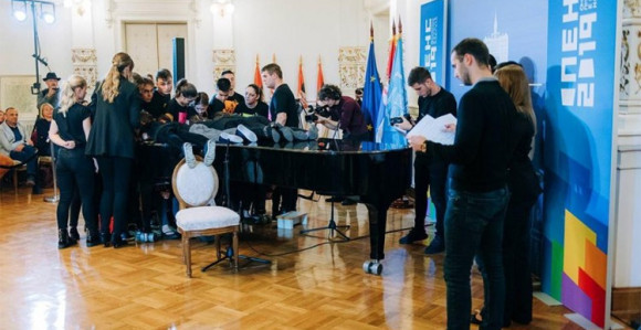 Učenici muzičke škole svirali klavir u 23 ruke