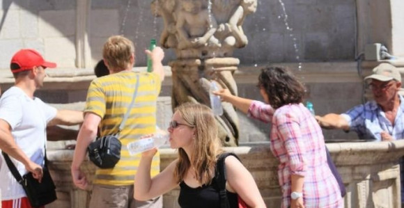 Dubrovnik: Turista oštetio staru fontanu