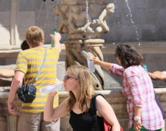 Dubrovnik: Turista oštetio staru fontanu