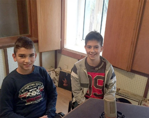 Uzorni osnovci vratili novčanik pun para