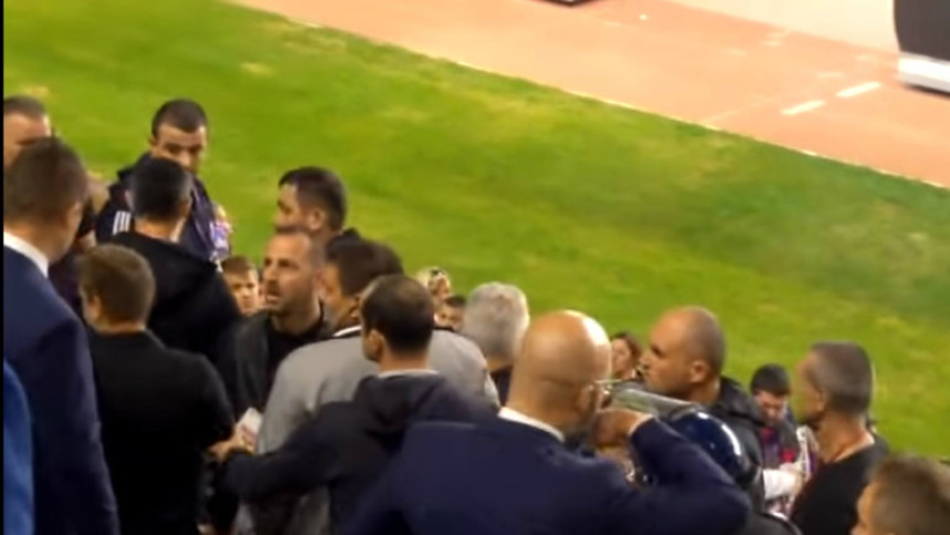 Video - Haos na Poljudu: Tuča direktora Hajduka i Dinama!