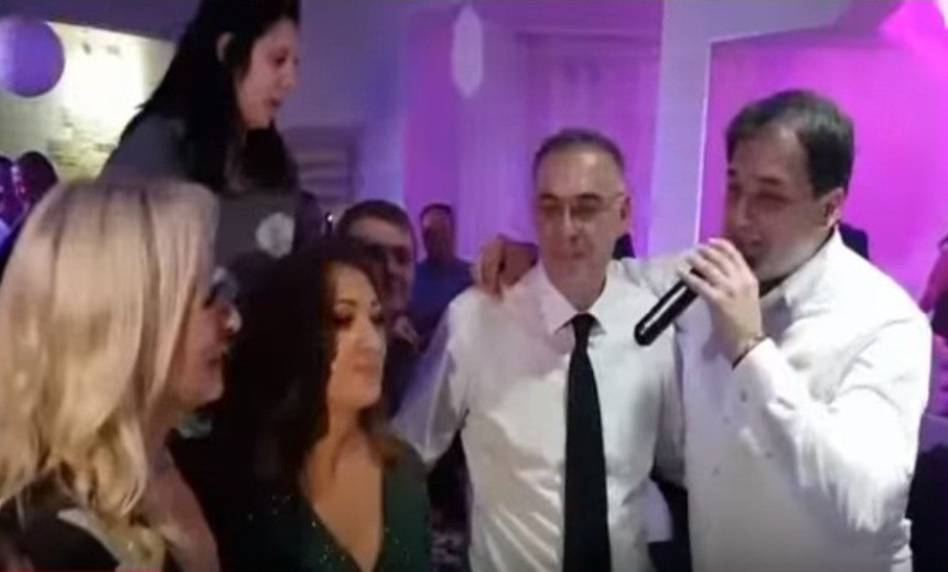 Govedarica na svadbi zapjevao
