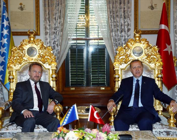 Sin Bakir prodao državu za selfi