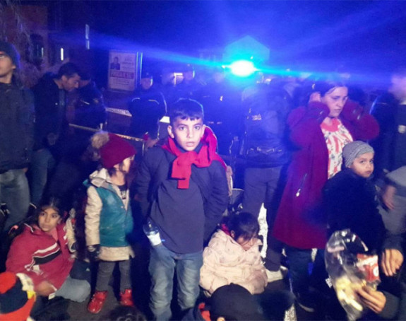 Migranti legli na cestu kod Izačića