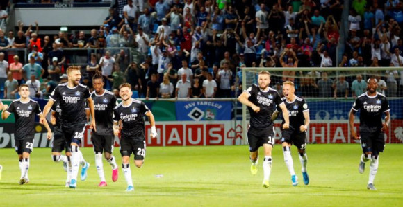 Cvajta: Hamburgeru slađe parče!