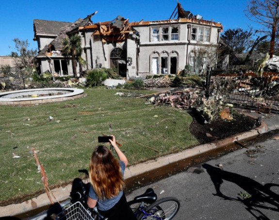 Хиљаде домова у Даласу без струје због торнада