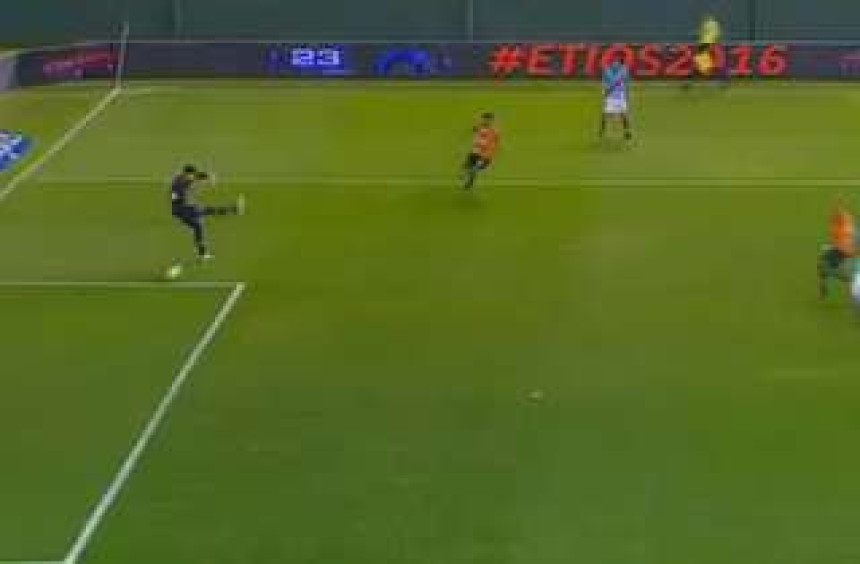 Video: Obrukao se - promašio loptu i primio gol!